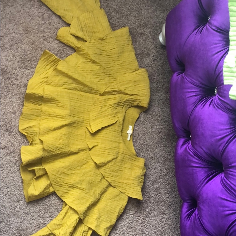 Mustard Yellow Top!! Very cute with Jeans💛